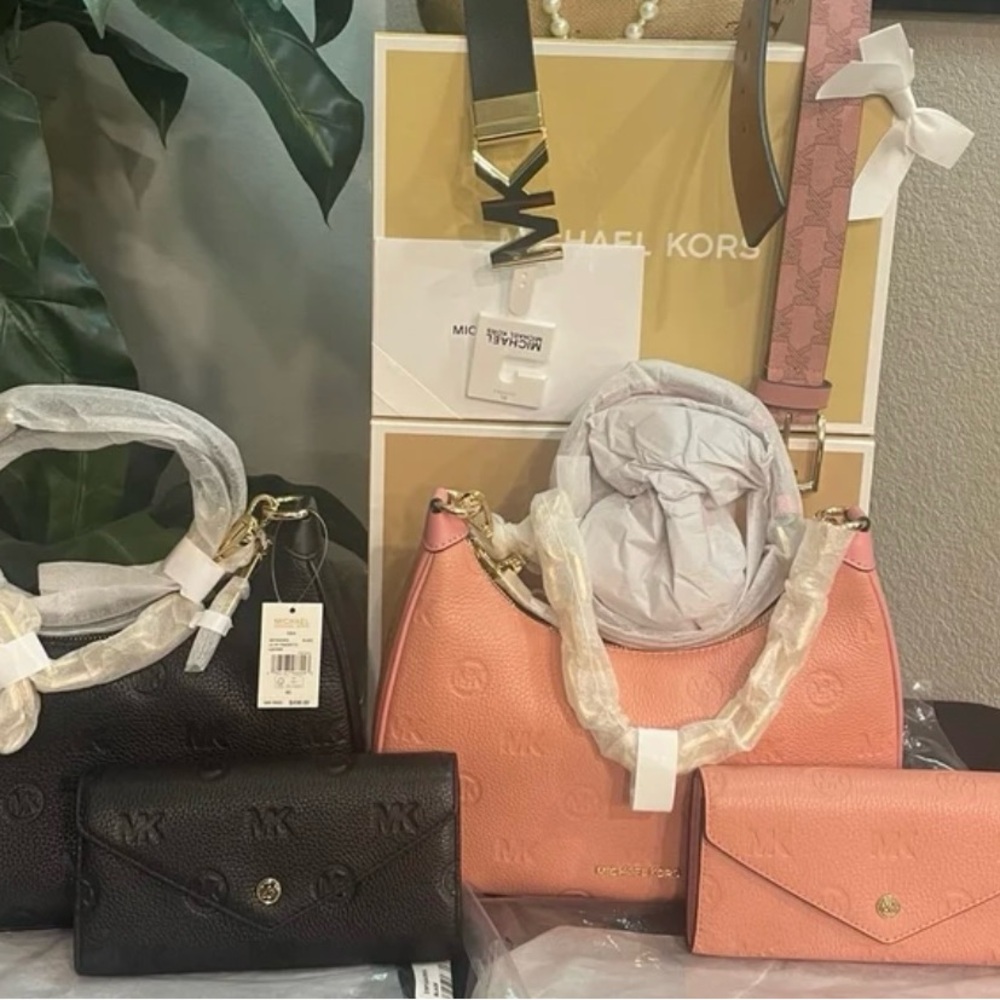 NWT Michael Kors Cora Purse and Wallet Set.